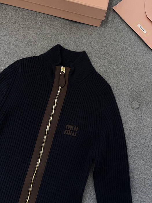 88375b3538365b8d98ba212be83b6201_1764321237_3645.jpg 88375b3538365b8d98ba212be83b6201_1764321237_3645.jpg