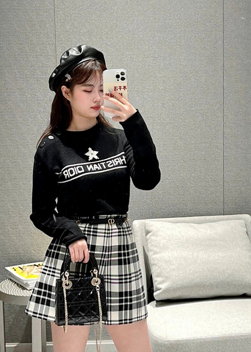 c87cbb15d0c5cabebf78c91c3d48827b_1763838861_4976.jpg c87cbb15d0c5cabebf78c91c3d48827b_1763838861_4976.jpg