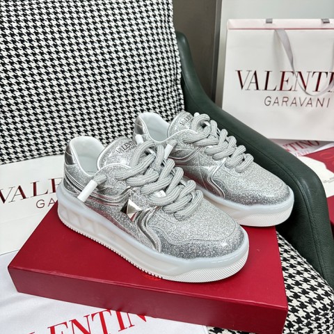 23ss valenti*o 원 스터드 스니커즈