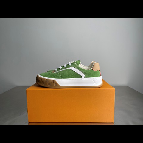 lv 스케이트 스니커즈