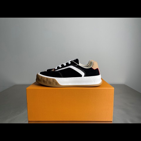 lv 스케이트 스니커즈