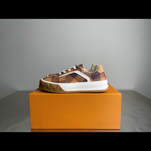 lv 스케이트 스니커즈