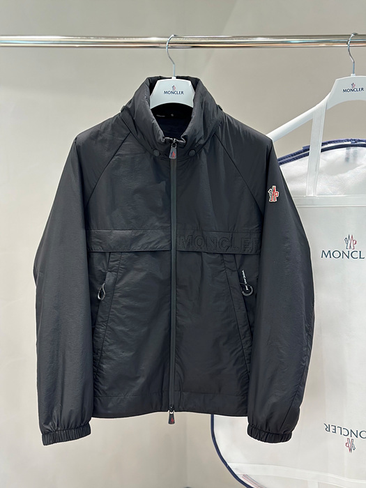 moncl*r 네가라 페커블 후드 윈드 브레이