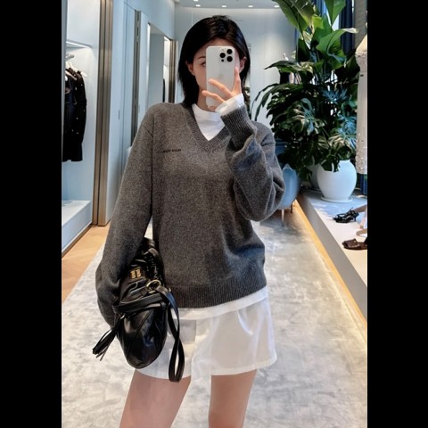 miu mi* 캐시미어 V넥 스웨터