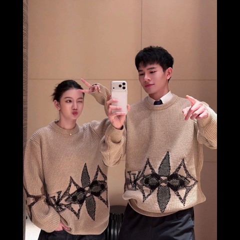 lv 그래픽 니티드 스웨터