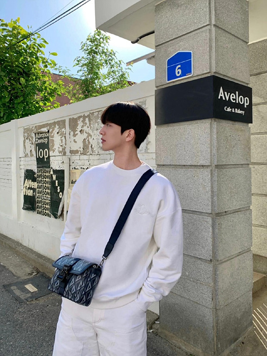 di*r 자수 맨투맨