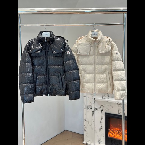 moncl*r 기저스 기오메트리 퀼팅 후드 숏 다운 재킷 [정품급]