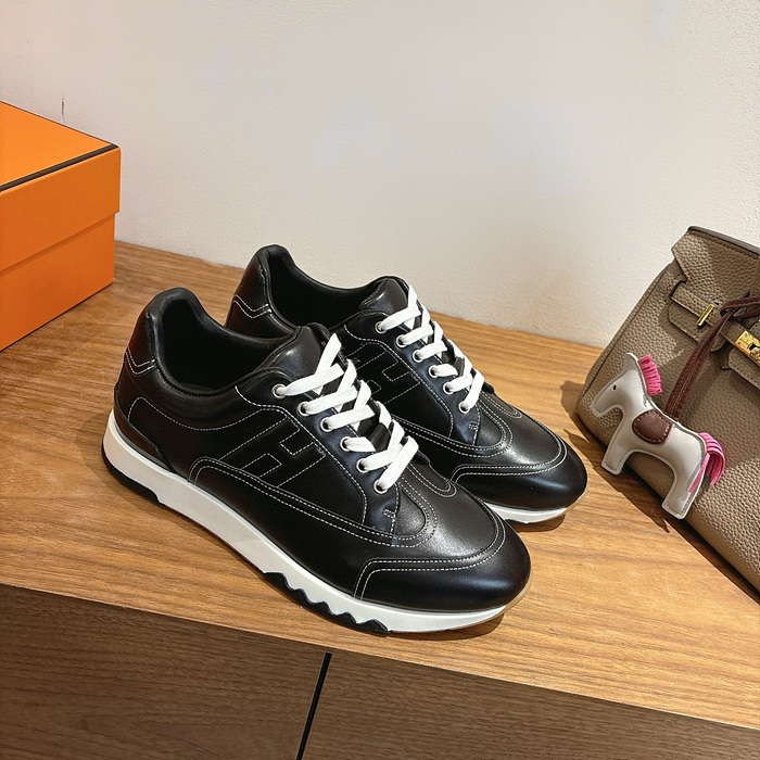 트레일 스니커즈