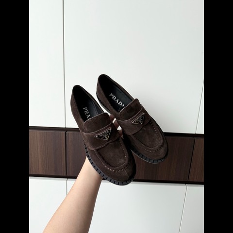 prad* 브러시드 스웨이드 로퍼