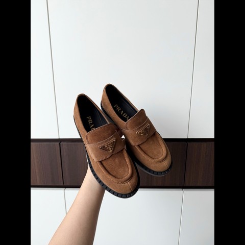 prad* 브러시드 스웨이드 로퍼